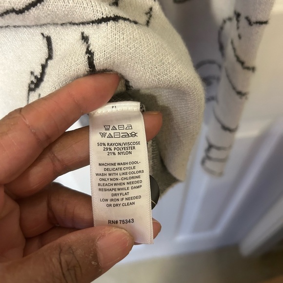 Tahiri Women’s Cream Floral Crewneck Sweater with Black Print with pilling - Picture 6 of 9